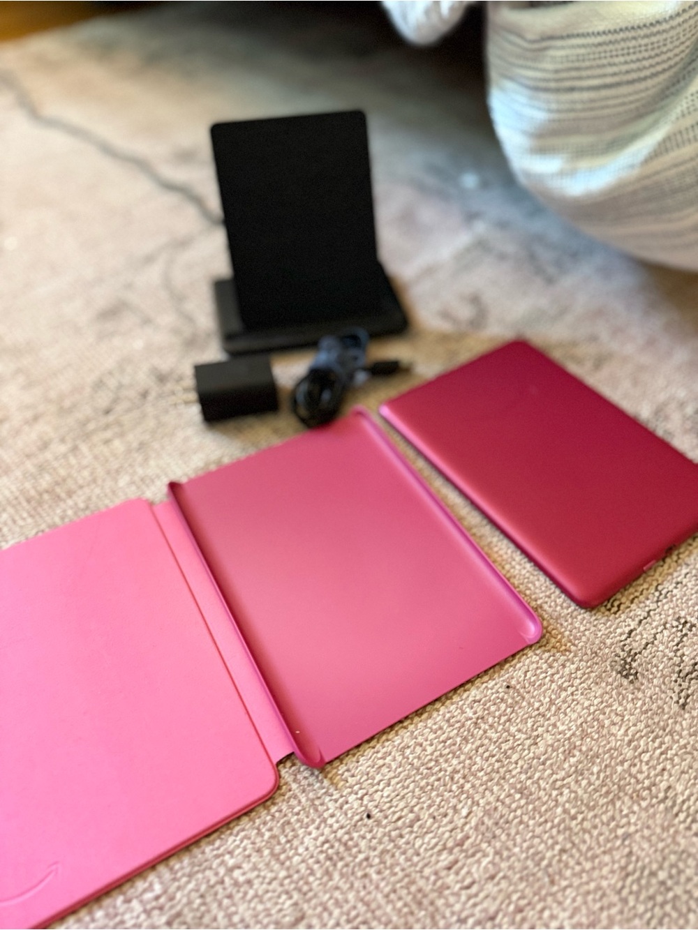 UNUSED/NWOT Pink 32 G Kindle Tablet with Matching Pink Case and Charger Included
